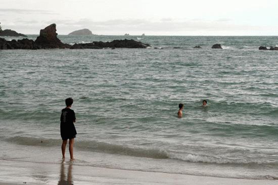 Peter and Paul take a swim on Playa Manual Antonio