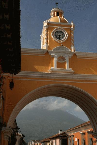 This arch is a significant landmark near centro Antigua.